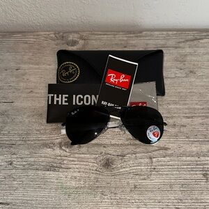 New Polarized Ray-Ban Black Aviator Sunglasses with Case Unisex
